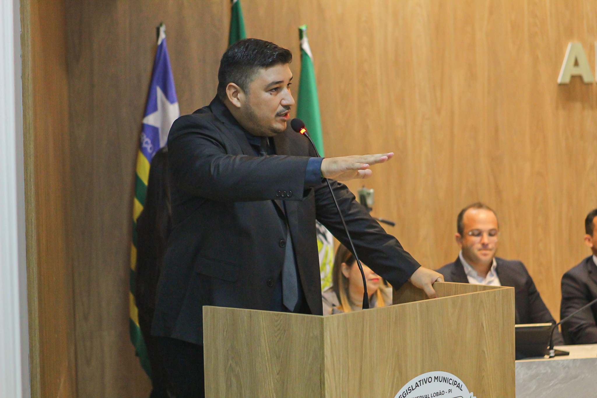 Suplente Deido Alves toma posse como vereador na Câmara Municipal de Demerval Lobão